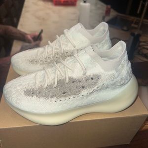Yeezv Boost 380 'Calcite Glow'
(2020)